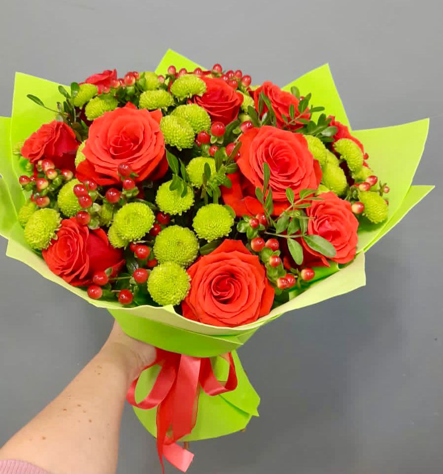 Букет признание в поселке имени Цюрупы Букет цветов из: Хризантемы и Розы в поселке имени Цюрупы