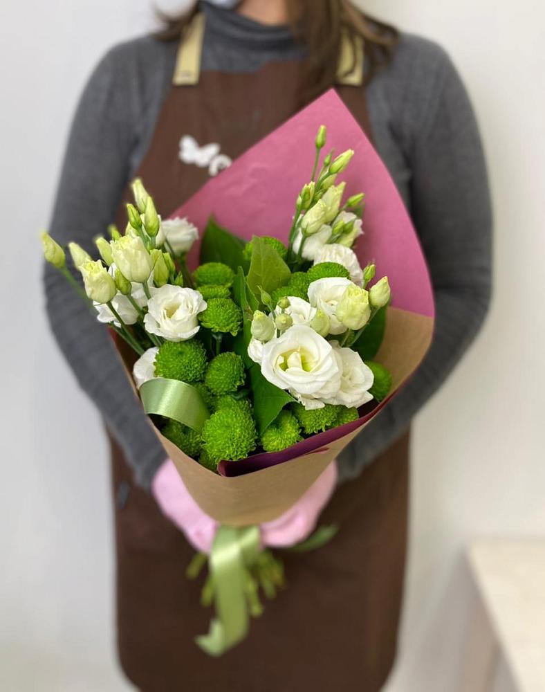 Букет цветов из: Хризантемы и Лизиантусы в поселке имени Цюрупы