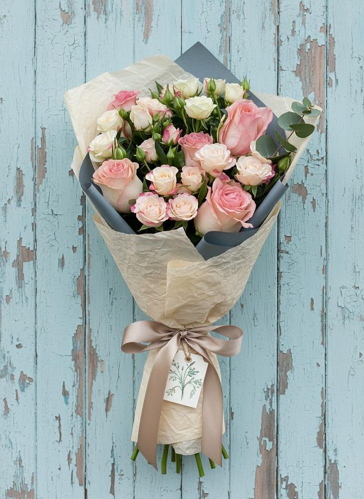 Букет цветов из: Розы в поселке имени Цюрупы