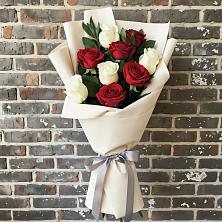 Букет цветов из:  Розы в поселке имени Цюрупы