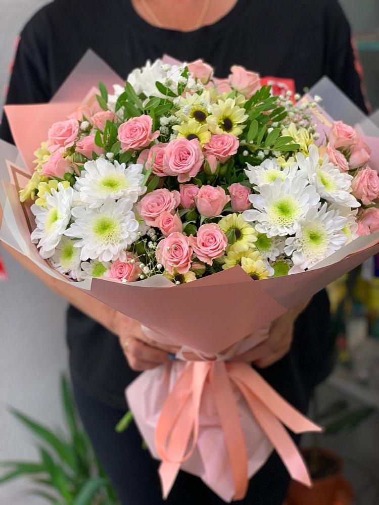 Букет юношеские грезы в поселке имени Цюрупы Букет цветов из: Розы и Хризантемы в поселке имени Цюрупы