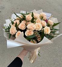Букет Кремовые розы Латте в поселке имени Цюрупы