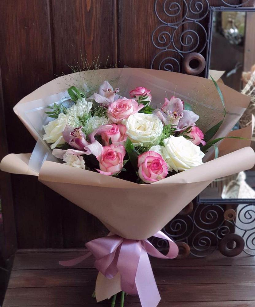 Букет майское утро в поселке имени Цюрупы Букет цветов из: Гвоздики, Орхидеи, Розы и Хризантемы в поселке имени Цюрупы