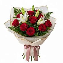 Букет цветов из:  Лилии и Розы в поселке имени Цюрупы