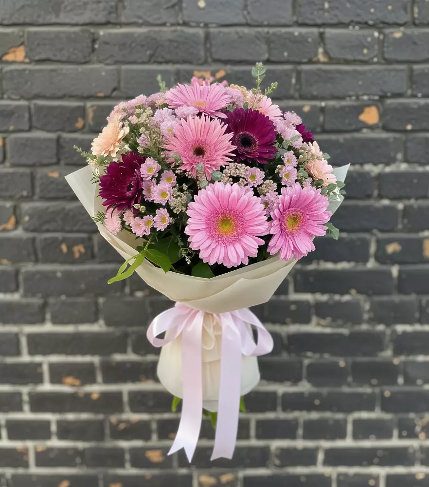 Букет яркие краски в поселке имени Цюрупы Букет цветов из: Герберы и Хризантемы в поселке имени Цюрупы