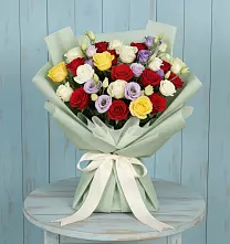 Букет цветов из:  Розы в поселке имени Цюрупы