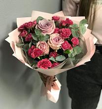 Букет цветов из:  Гвоздики и Розы в поселке имени Цюрупы