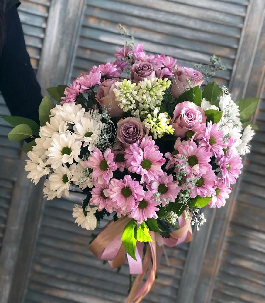 Букет Цветочный шарм в поселке имени Цюрупы Букет цветов из: Хризантемы и Розы в поселке имени Цюрупы