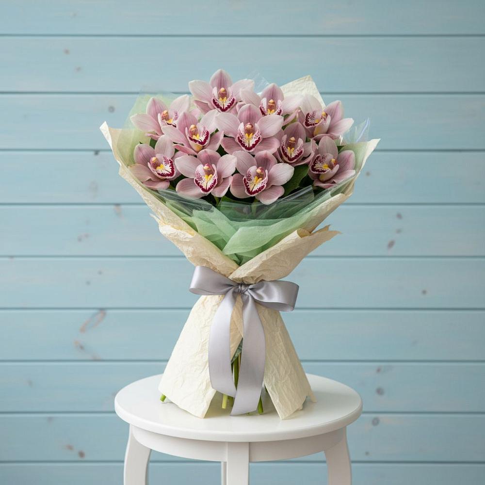 Букет 11 орхидей в поселке имени Цюрупы Букет цветов из: Орхидеи и Розы в поселке имени Цюрупы