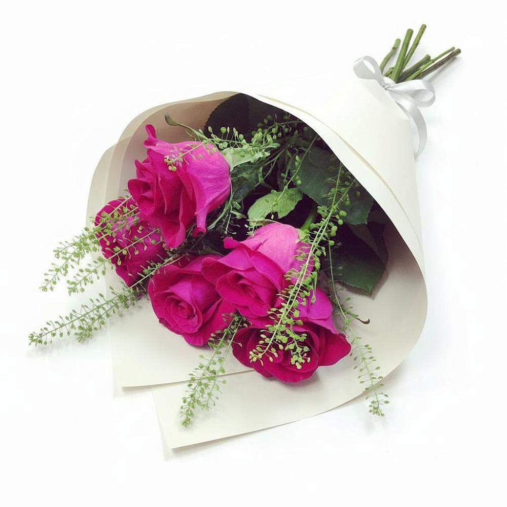 Букет ярко-розовый в поселке имени Цюрупы Букет цветов из: Розы в поселке имени Цюрупы