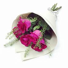 Букет цветов из:  Розы в поселке имени Цюрупы