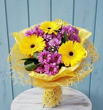 Букет цветов из:  Хризантемы и Герберы в поселке имени Цюрупы