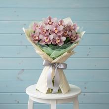 Букет цветов из:  Орхидеи и Розы в поселке имени Цюрупы