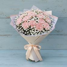 Букет цветов из:  Гвоздики в поселке имени Цюрупы