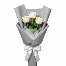 Букет 3 белые розы в поселке имени Цюрупы Букет 3 белые розы в поселке имени Цюрупы