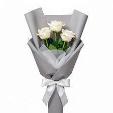 Букет 3 белые розы в поселке имени Цюрупы
