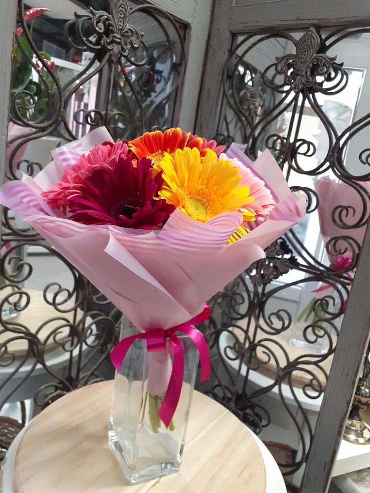 Букет цветов из: Герберы в поселке имени Цюрупы