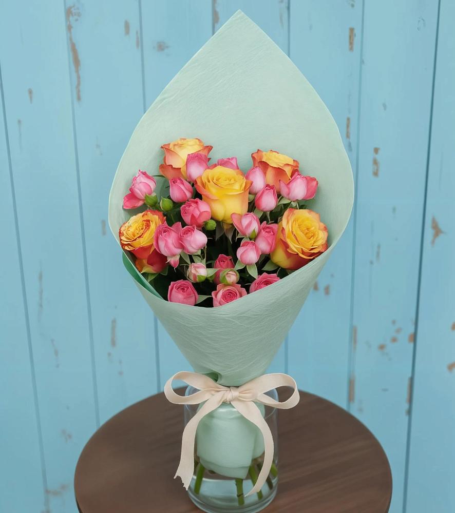 Букет цветов из: Розы в поселке имени Цюрупы