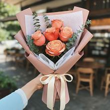 Букет цветов из:  Розы в поселке имени Цюрупы