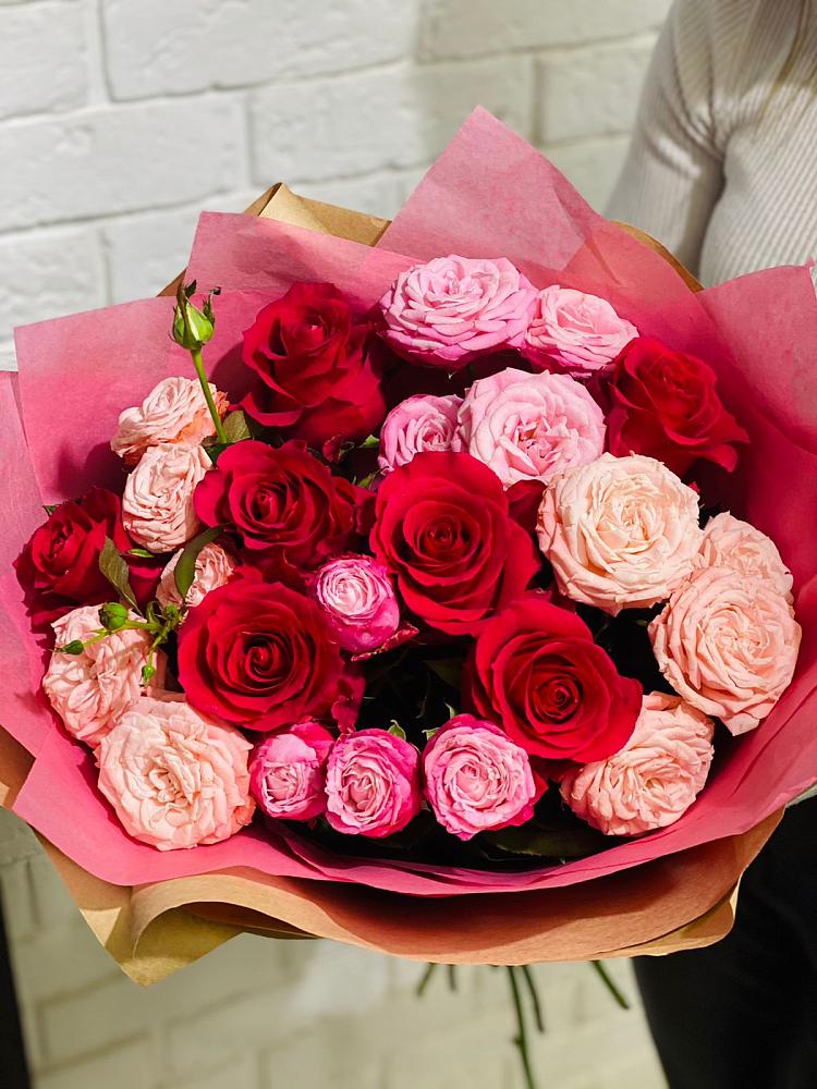 Букет цветов из: Розы в поселке имени Цюрупы