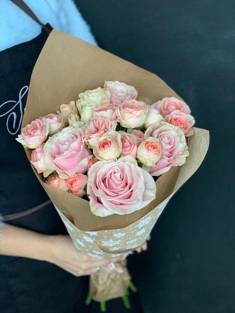 Букет ванильный зефир в поселке имени Цюрупы Букет цветов из: Хризантемы и Розы в поселке имени Цюрупы