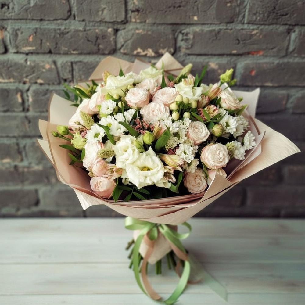 Букет нежное ассорти в поселке имени Цюрупы Букет цветов из: Альстромерии, Розы и Хризантемы в поселке имени Цюрупы