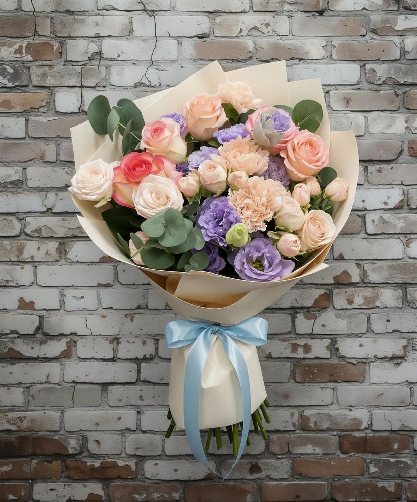 Букет цветов из: Розы, Лизиантусы и Гвоздики в поселке имени Цюрупы