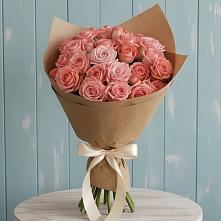 Букет цветов из:  Розы в поселке имени Цюрупы