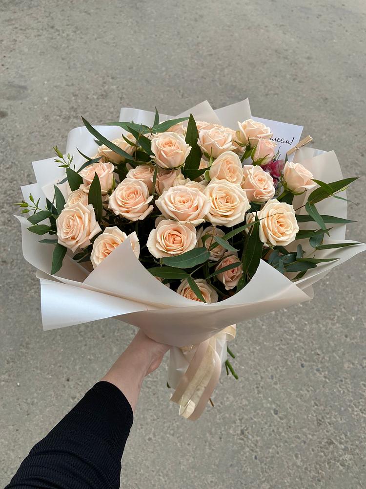 Кремовые розы Латте в поселке имени Цюрупы Букет Кремовые розы Латте в поселке имени Цюрупы