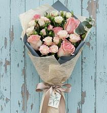 Букет нежный и розовый в поселке имени Цюрупы Букет цветов из:  Розы в поселке имени Цюрупы