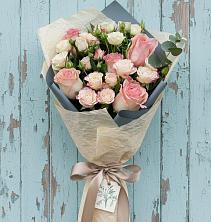 Букет цветов из:  Розы в поселке имени Цюрупы