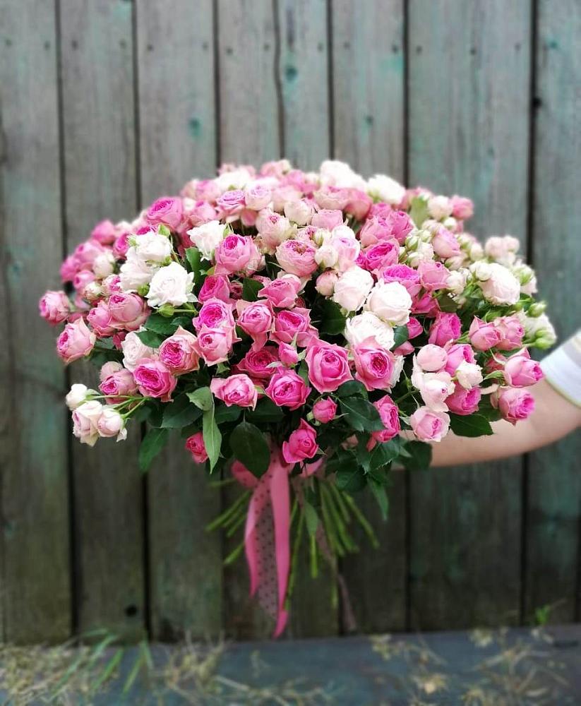 Розовые кустовые розы Натали и Лав Лидия в поселке имени Цюрупы Букет Розовые кустовые розы Натали и Лав Лидия в поселке имени Цюрупы