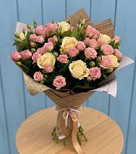 Букет цветов из:  Розы в поселке имени Цюрупы