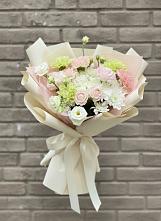 Букет цветов из:  Гвоздики, Розы, Лизиантусы и Хризантемы в поселке имени Цюрупы