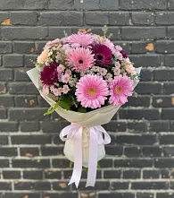 Букет яркие краски в поселке имени Цюрупы Букет цветов из:  Герберы и Хризантемы в поселке имени Цюрупы