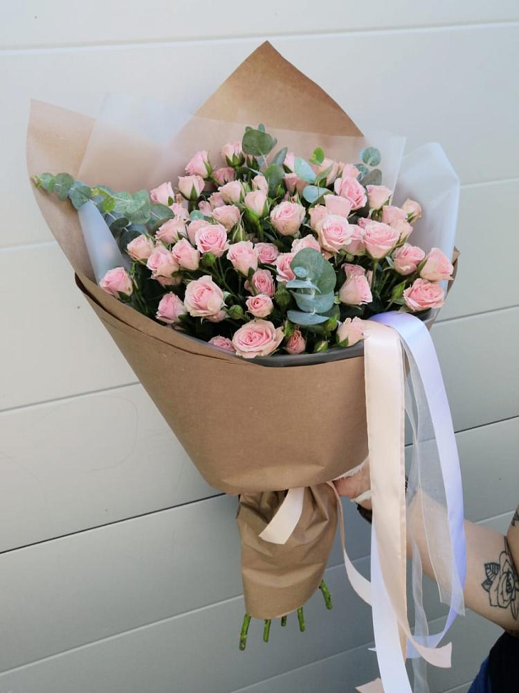 Букет цветов из: Розы в поселке имени Цюрупы