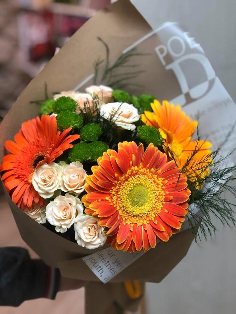 Букет желтый закат в поселке имени Цюрупы Букет цветов из: Герберы, Хризантемы и Розы в поселке имени Цюрупы