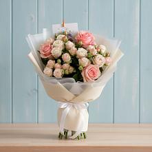 Букет цветов из:  Розы в поселке имени Цюрупы