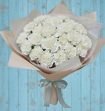 Букет цветов из:  Гвоздики в поселке имени Цюрупы