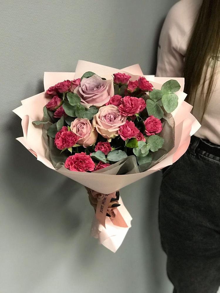 Букет восхищение в поселке имени Цюрупы Букет цветов из: Гвоздики и Розы в поселке имени Цюрупы