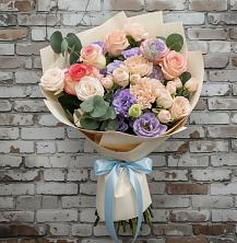 Букет цветов из:  Розы, Лизиантусы и Гвоздики в поселке имени Цюрупы
