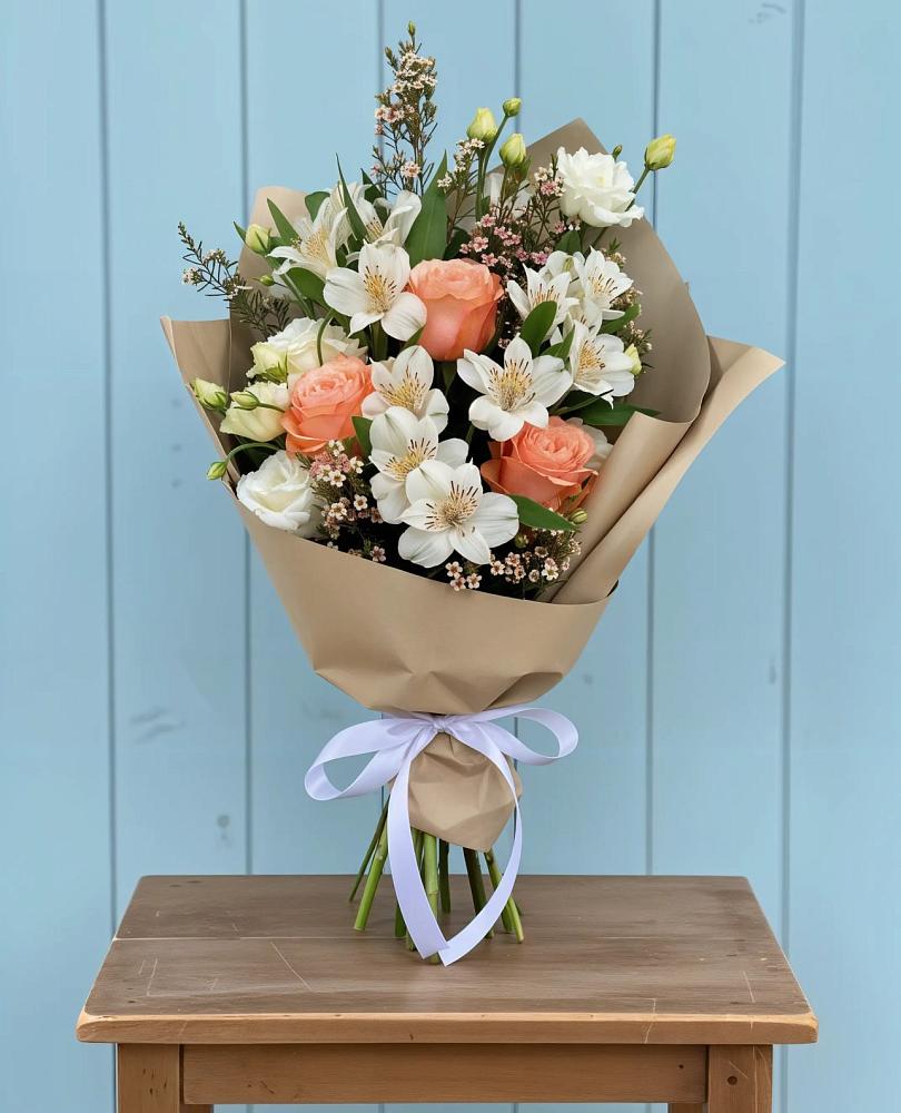 Букет яркий комплимент в поселке имени Цюрупы Букет цветов из: Альстромерии, Лизиантусы, Розы и Хризантемы в поселке имени Цюрупы