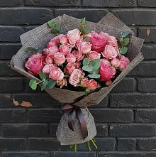 Букет цветов из:  Розы в поселке имени Цюрупы