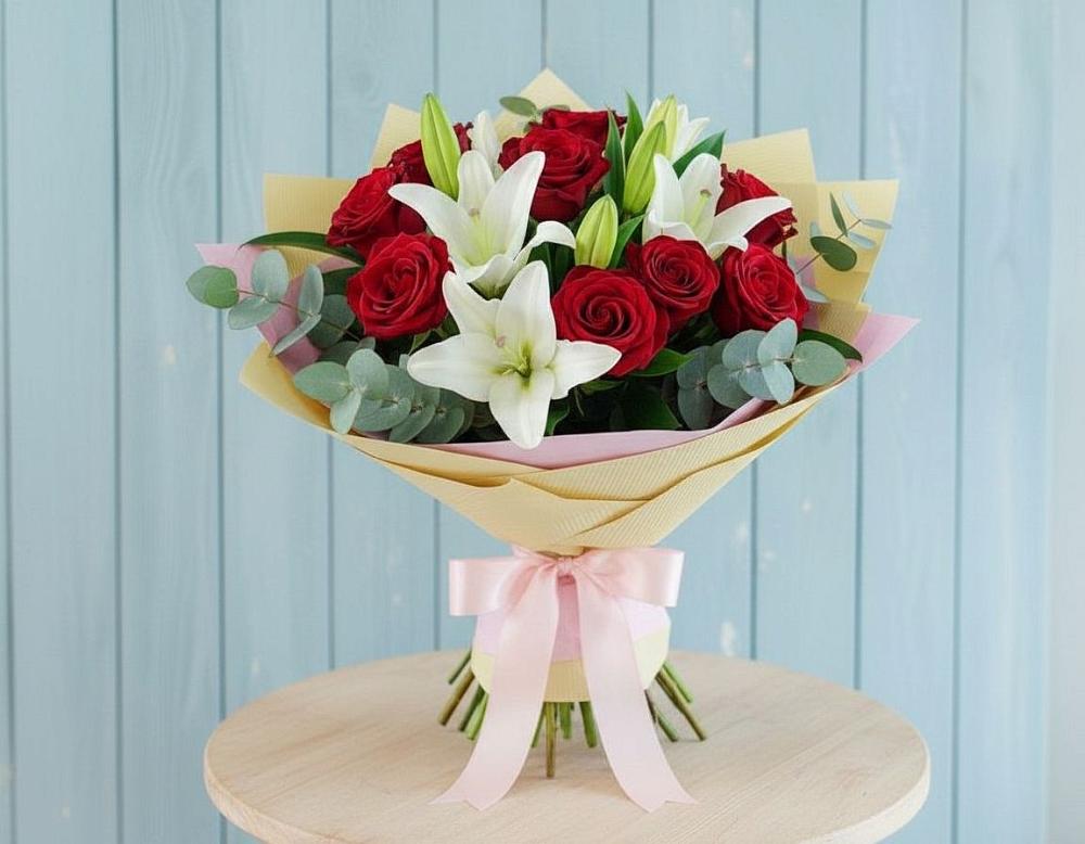 Букет Элегантная гармония в поселке имени Цюрупы Букет цветов из: Лилии и Розы в поселке имени Цюрупы